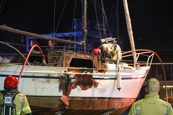 Wederom brand in boot bij jachthaven 't Huizerhoofd