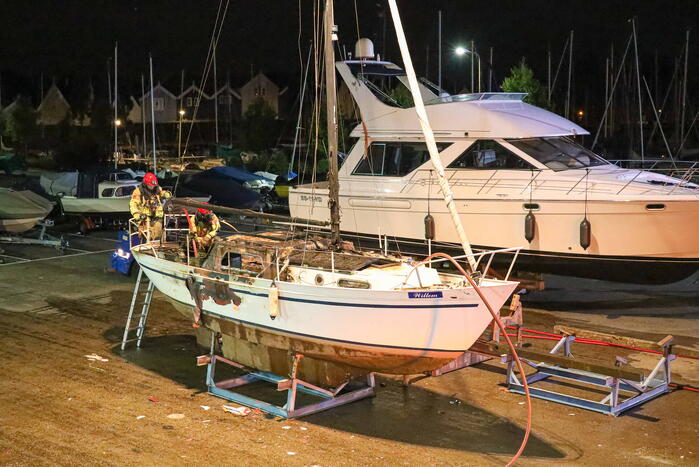 Wederom brand in boot bij jachthaven 't Huizerhoofd