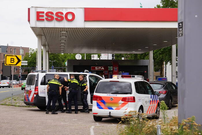 Automobilist met meerdere lachgasflessen aangehouden