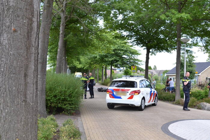 Scooterrijder ernstig gewond bij botsing met auto