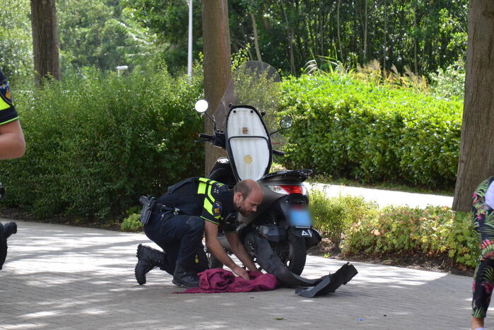 Scooterrijder ernstig gewond bij botsing met auto
