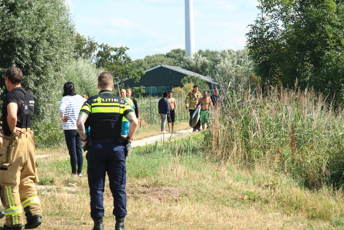 Veel hulpdiensten aanwezig voor persoon te water in Ouderkerkerplas