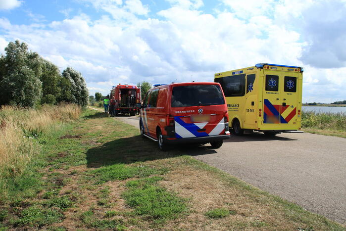 Veel hulpdiensten aanwezig voor persoon te water in Ouderkerkerplas