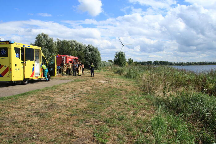 Veel hulpdiensten aanwezig voor persoon te water in Ouderkerkerplas