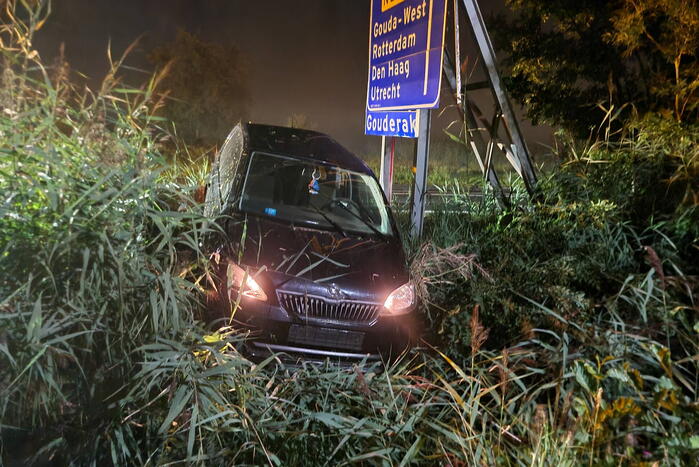 Schade na aanrijding met boom en bord