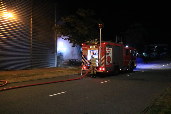 Auto verwoest na brand