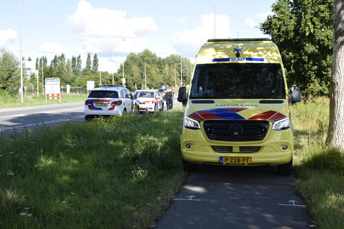 Wielrenner gewond na val door slecht wegdek