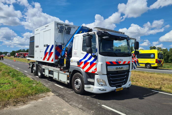 Zwaargewonde en dode na frontale aanrijding