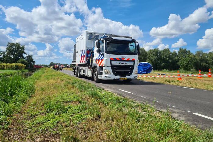 Zwaargewonde en dode na frontale aanrijding
