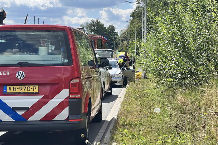 Meerder personenwagens berokken bij botsing