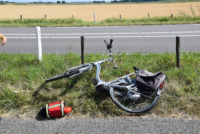 Automobilist vlucht na botsing met fietser