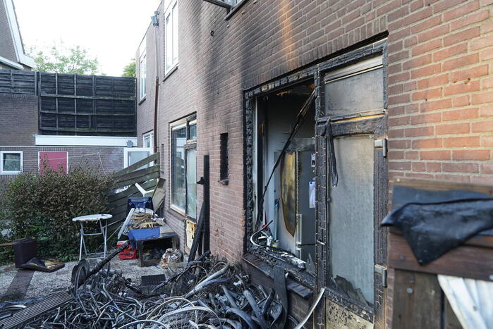 Schuur verwoest door uitslaande brand