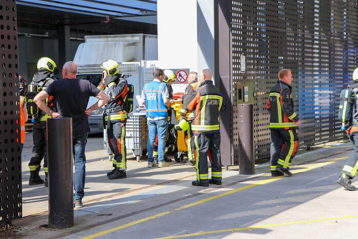 Bedrijfspand ontruimd door rook