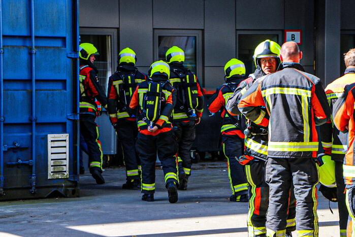 Bedrijfspand ontruimd door rook