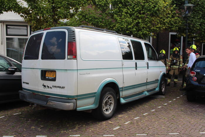 Eigenaar blust zelf brand in bestelbus