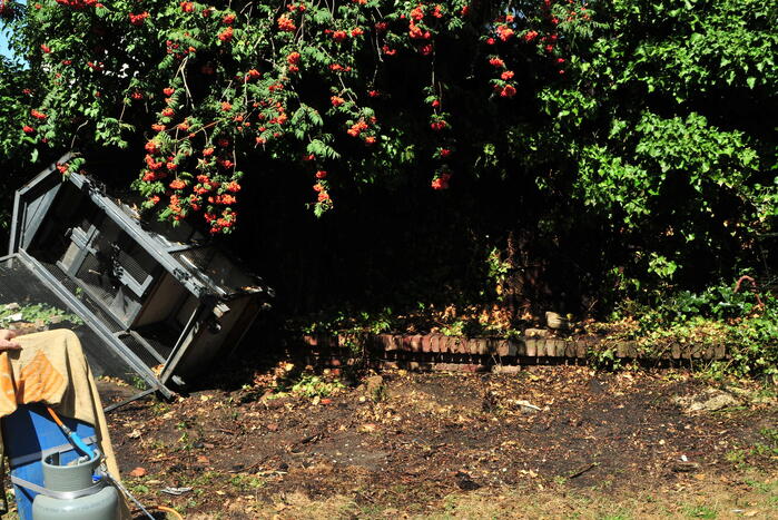 Onkruid wegbranden, loopt uit de hand