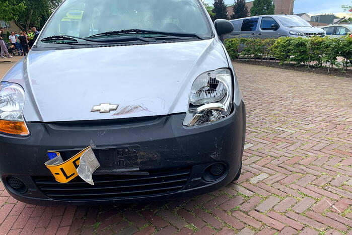 Brommer en auto betrokken bij botsing