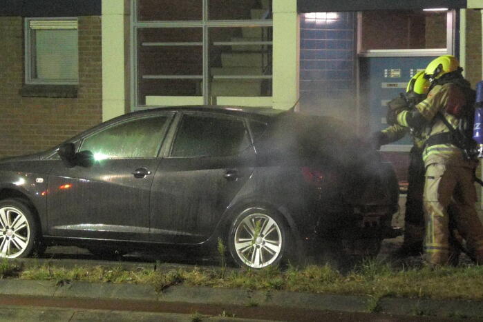 Auto zwaar beschadigd vanwege brand