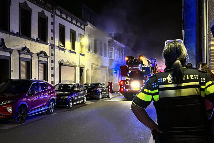 Veel rookontwikkeling bij brand in woning