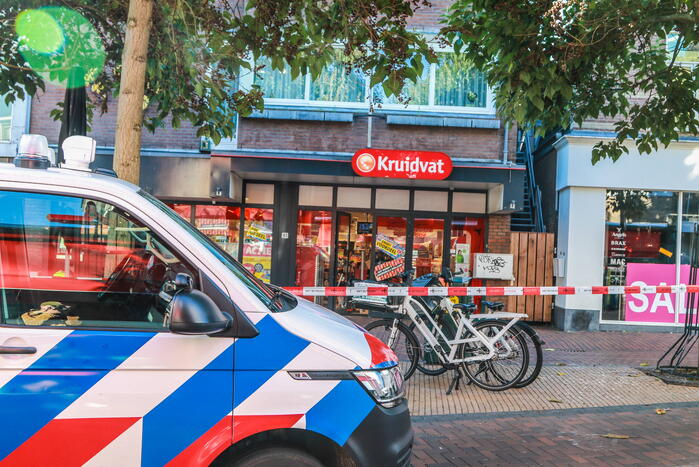 Donkere verdachte gezocht naar overval op Kruidvat