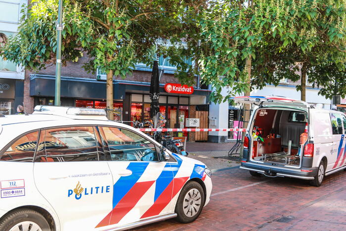 Donkere verdachte gezocht naar overval op Kruidvat