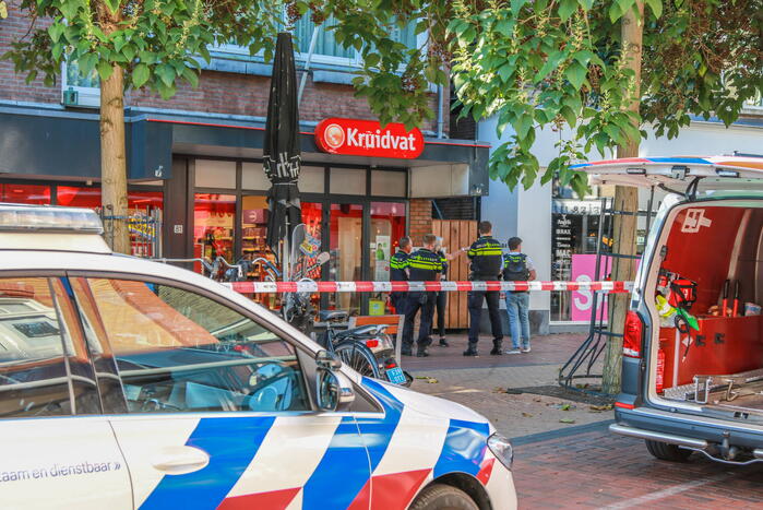 Donkere verdachte gezocht naar overval op Kruidvat