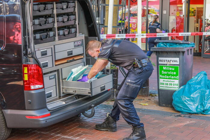 Donkere verdachte gezocht naar overval op Kruidvat