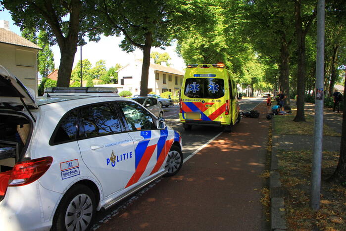 Scooterrijder en opzittende gewond bij ongeval