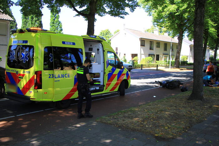 Scooterrijder en opzittende gewond bij ongeval