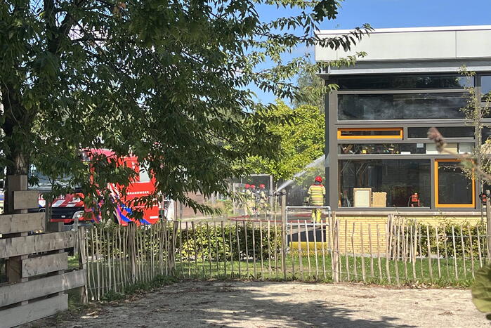 Enorme rookwolken bij brand Aeres Groenhorst College