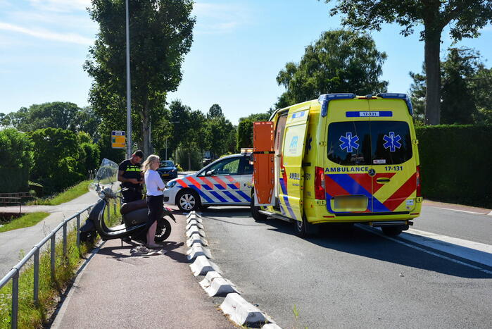 Scooterrijder gewond bij botsing bij oversteken