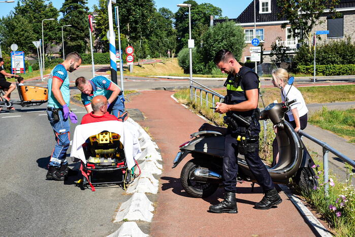 Scooterrijder gewond bij botsing bij oversteken