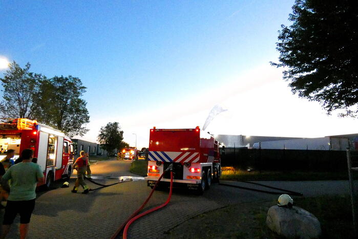 Brand in trailer van vrachtwagen