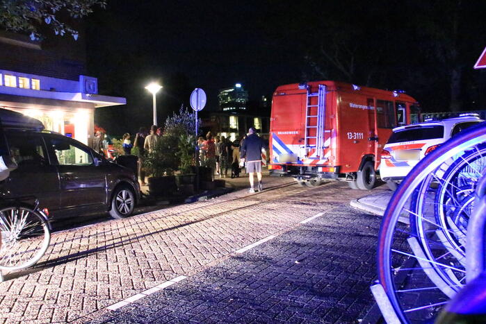 Brandweerduikers halen drenkeling uit kanaal