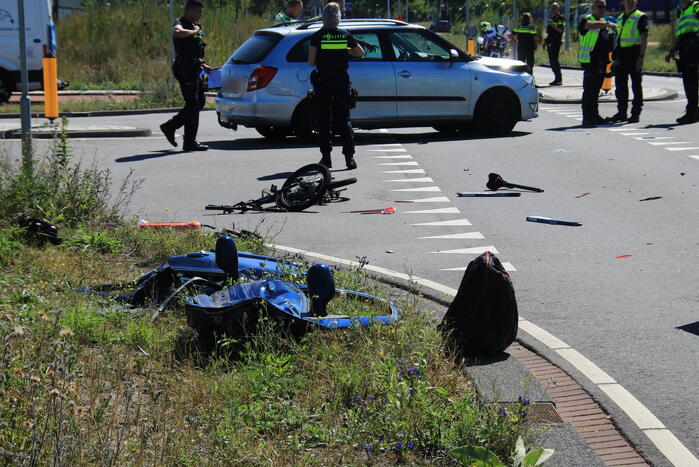 Ongeval met meerdere voertuigen en fietser