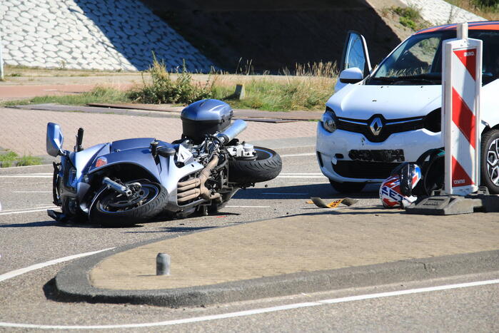 Ongeval tussen personenauto en motorfiets