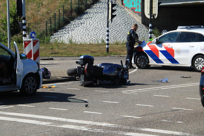Ongeval tussen personenauto en motorfiets