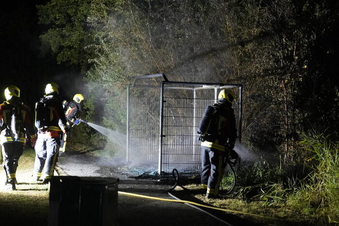 Twee dixi's volledig uitgebrand