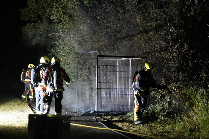 Twee dixi's volledig uitgebrand