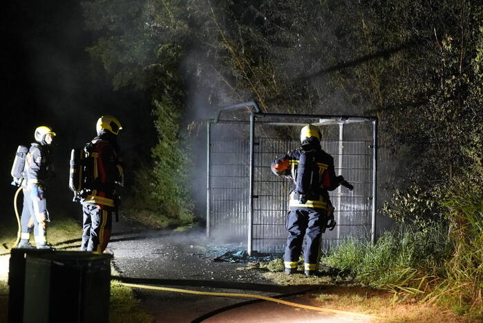 Twee dixi's volledig uitgebrand