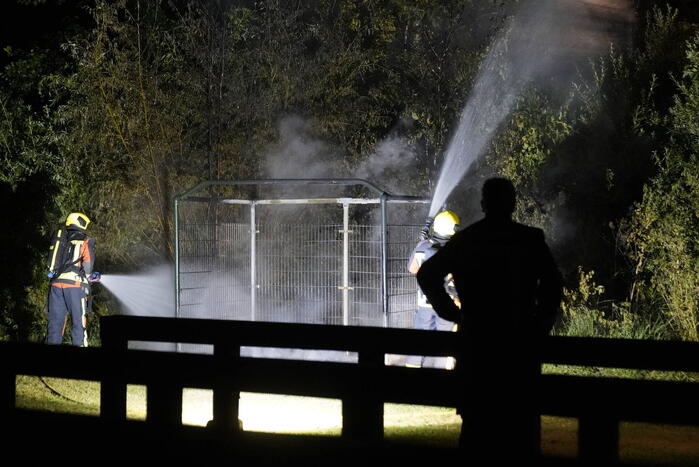 Twee dixi's volledig uitgebrand