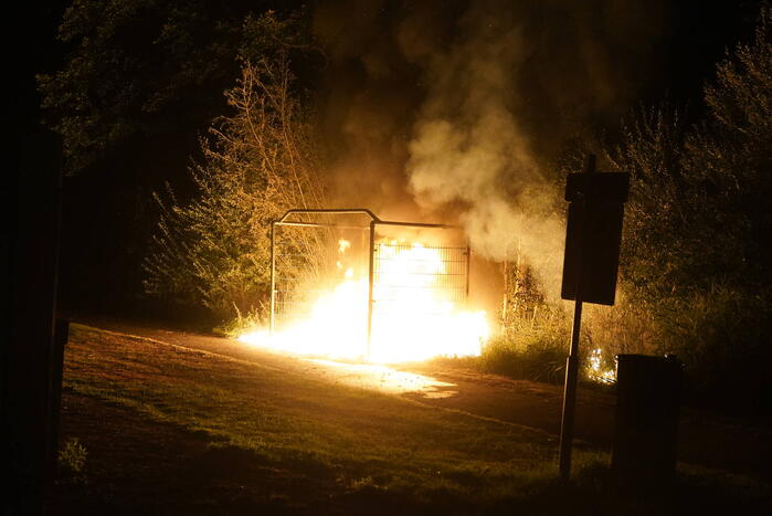 Twee dixi's volledig uitgebrand