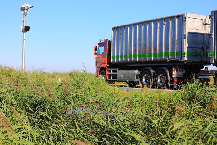 Auto belandt in sloot bij ongeval