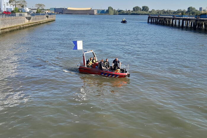 Zoekactie naar mogelijke persoon te water