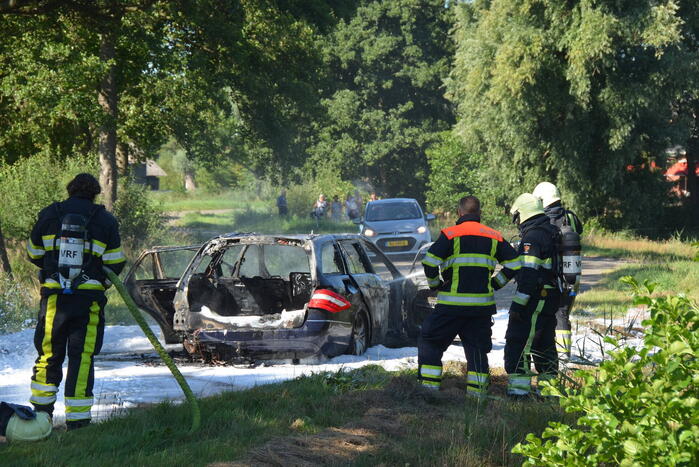 Auto volledig uitgebrand