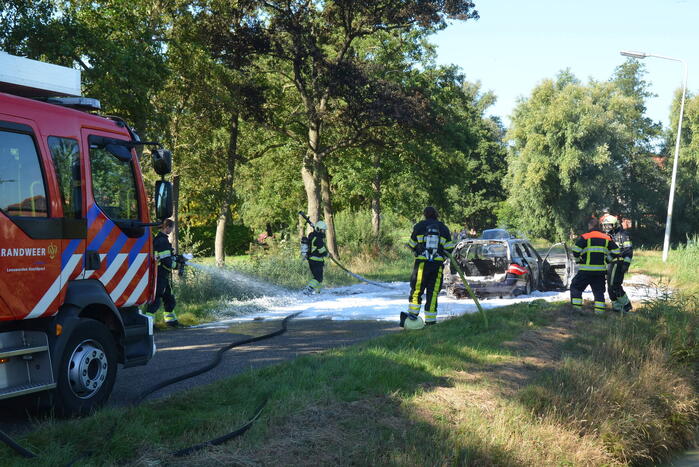 Auto volledig uitgebrand