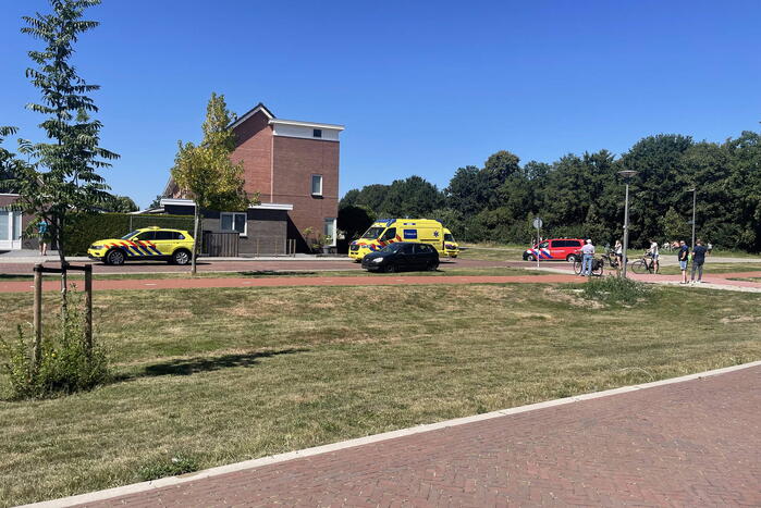 Persoon zwaargewond bij brand in woning