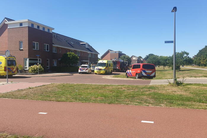 Persoon zwaargewond bij brand in woning