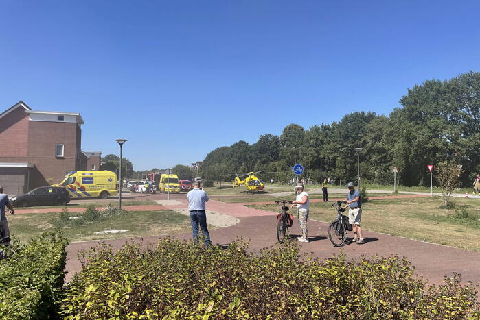 Persoon zwaargewond bij brand in woning