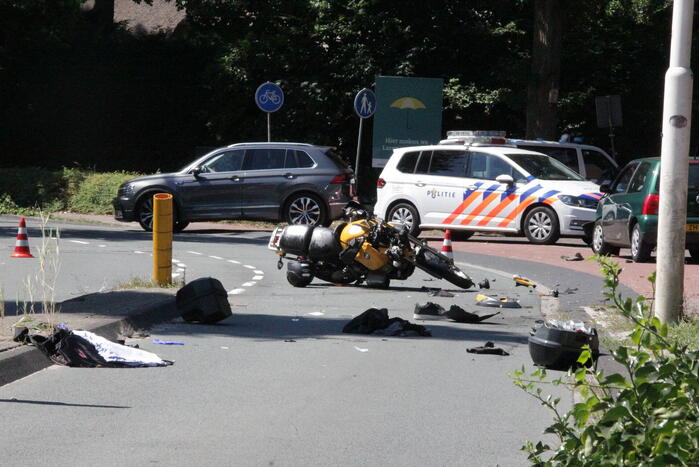 Motorrijder zwaargewond bij verkeersongeval